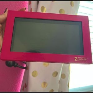 Large empty Z Palette